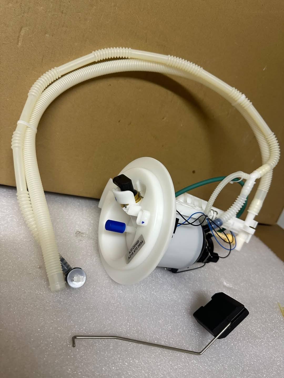 BRAND NEW LOW PRESSURE FUEL PUMP ASSEMBLY AND SENDER UNIT FOR M156 AMG  AND M276 - Private Seller