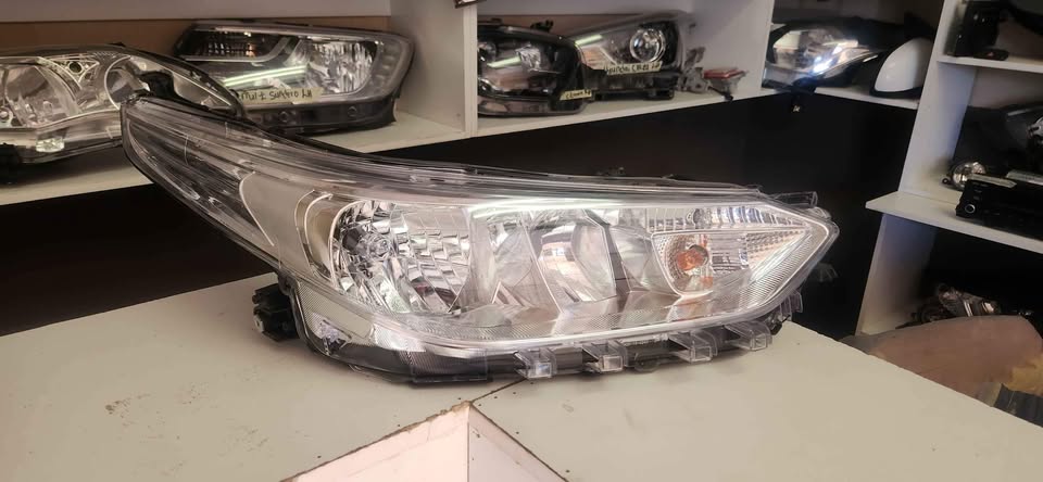 Toyota Yaris new shape headlight super clean - Private Seller