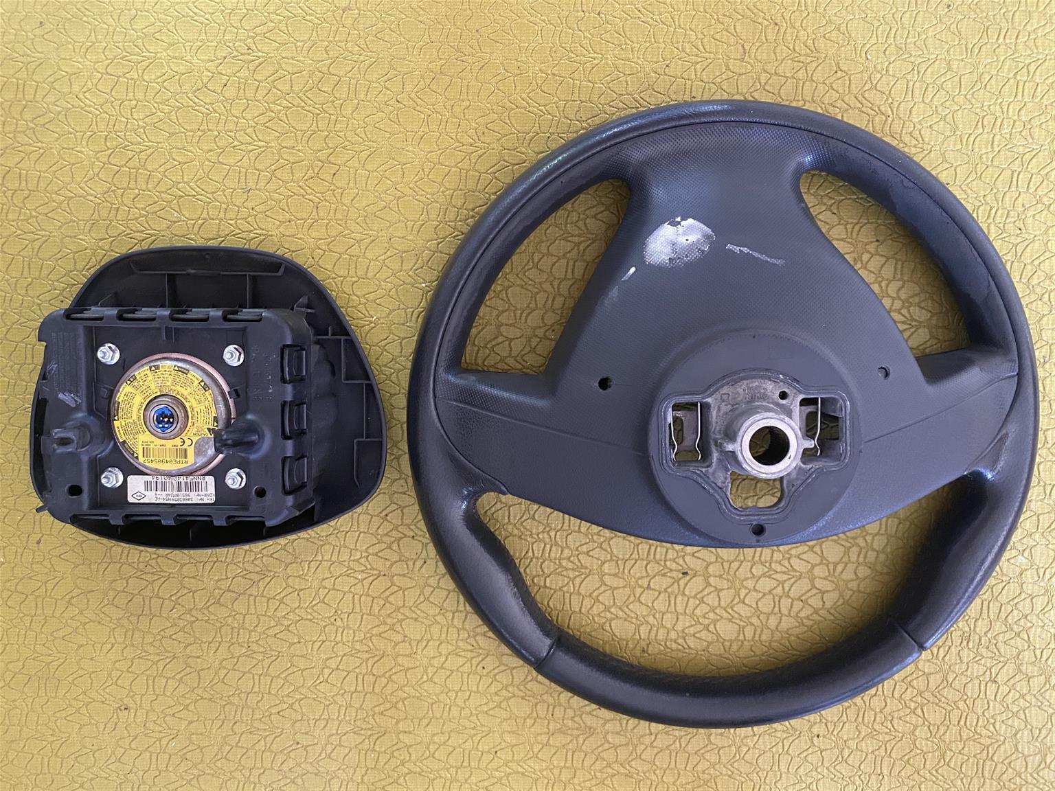 Renault Sandero Steering airbag - Private Seller