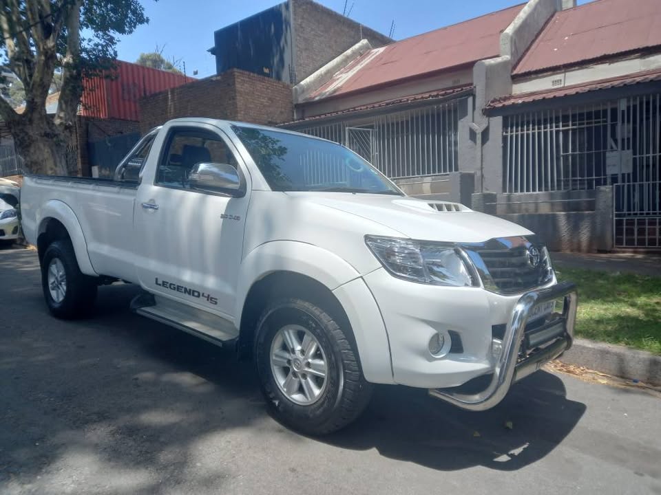 2014 Toyota Hilux Single Cab 3.0 D4D DIESEL LEGEND 45, Manual, White Color, Mileage