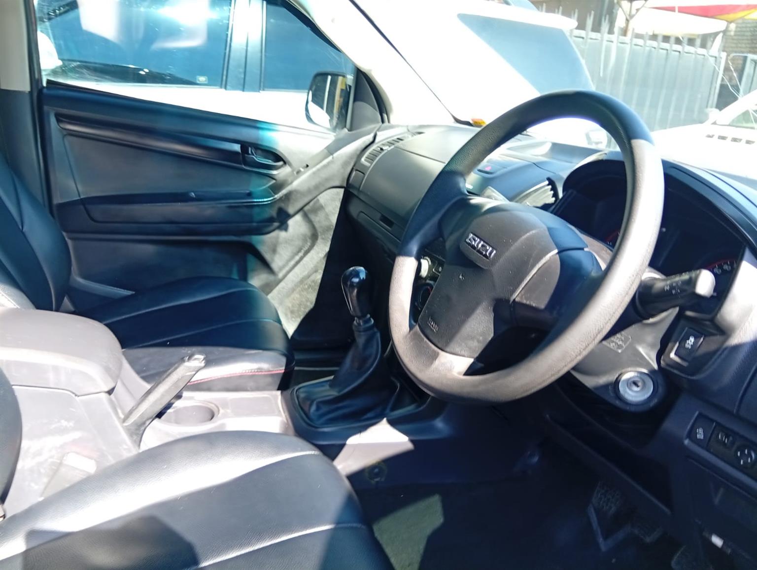 2019 Isuzu KB250 DMax DoubleCab 4X2 Bakkie  Manual Cloth Seats, RollBar,