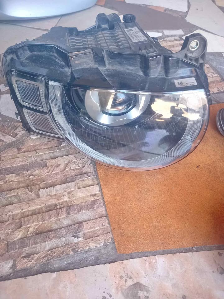 Land rover Defender right side headlight - Private Seller Land rover Defender right side headlight - Private Seller
