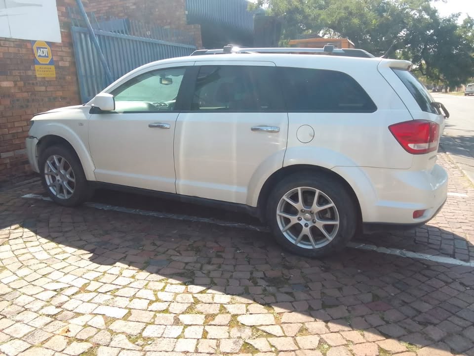 STRIPPING DODGE JOURNEY 3.6 - Private Seller STRIPPING DODGE JOURNEY 3.6 - Private Seller