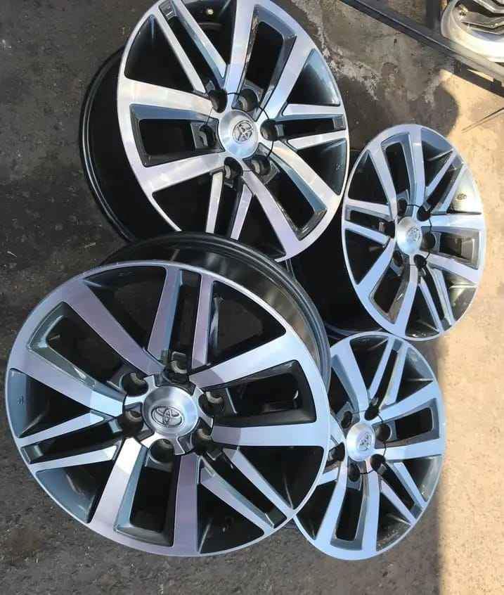 Toyota hilux mags size 18 set - Private Seller