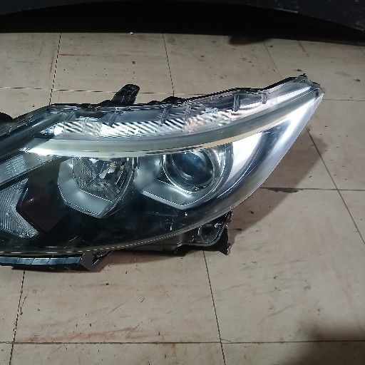 Nissan qashqai headlight - Private Seller
