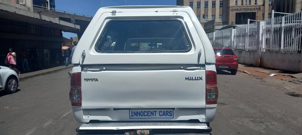 2015 TOYOTA HILUX 2.5 DIESEL, SINGLE CAB, MANUAL, WHITE COLOUR, MILEAGE