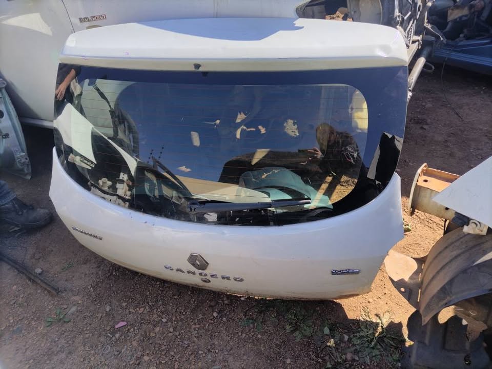 Renault Sandero tailgate - Private Seller Renault Sandero tailgate - Private Seller