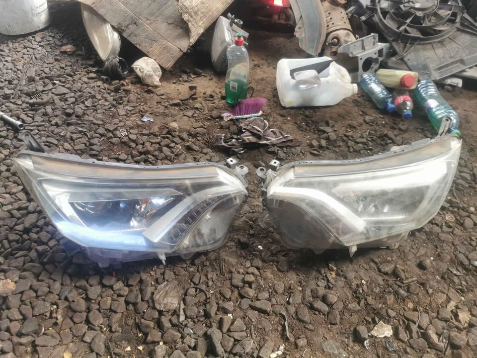 Toyota Rav4 2017 headlights - Private Seller Toyota Rav4 2017 headlights - Private Seller