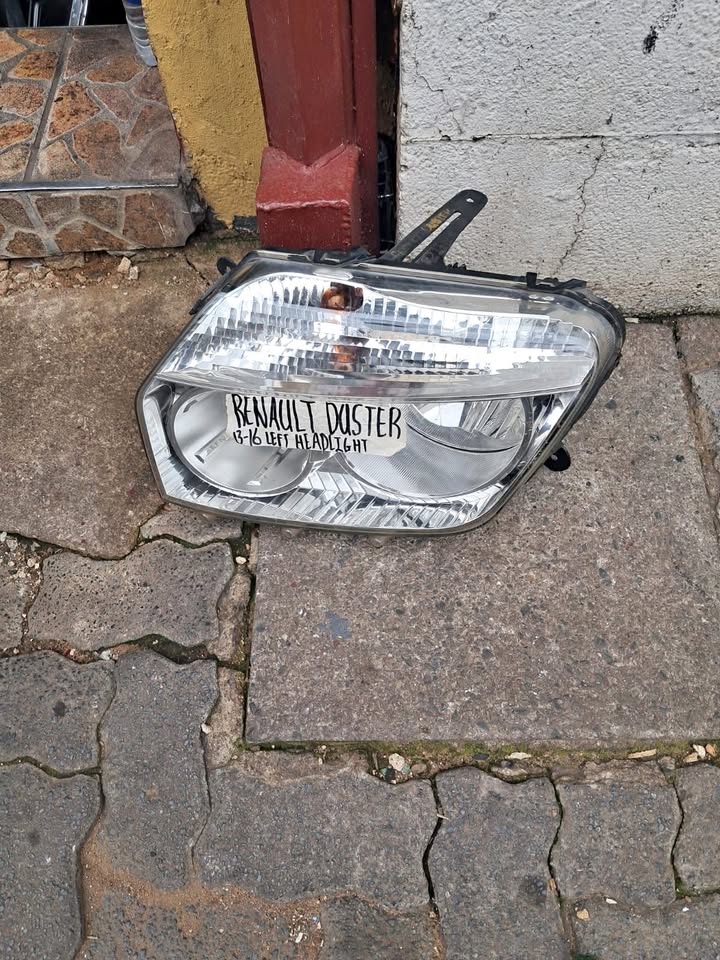 Renault Duster Headlight Used Auto Body Spare Parts at Sema Spare Center. - Private Seller Renault Duster Headlight Used Auto Body Spare Parts at Sema Spare Center. - Private Seller