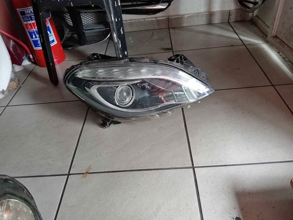 Mercedes Benz B Class W246 Headlight Used Auto Body Spare Parts at Sema Spare - Private Seller Mercedes Benz B Class W246 Headlight Used Auto Body Spare Parts at Sema Spare - Private Seller