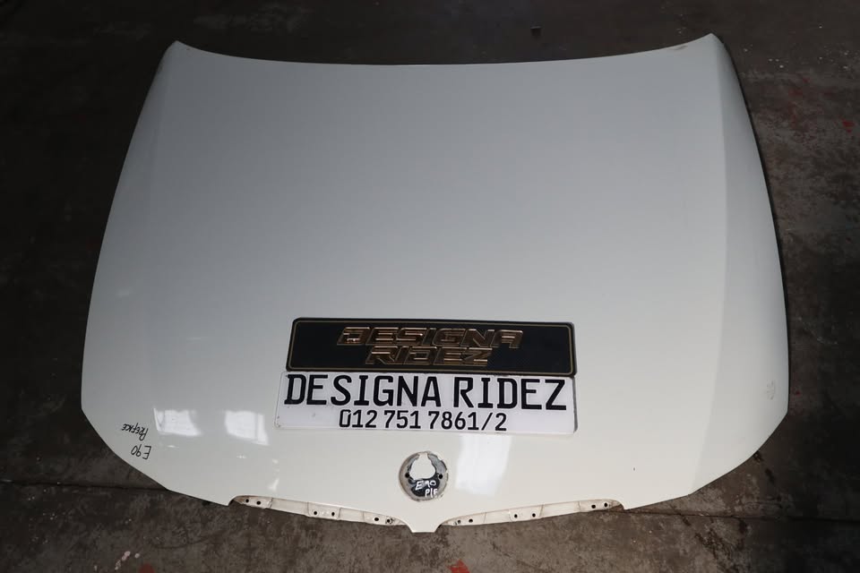BMW E90 3 SERIES BONNET PRE FACE WHITE - Private Seller BMW E90 3 SERIES BONNET PRE FACE WHITE - Private Seller