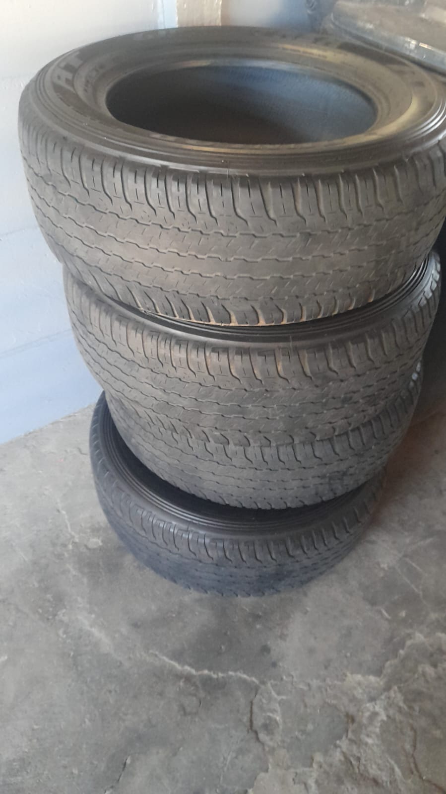 Dunlop Tyres for sale came off a legend 50 hilux - Private Seller