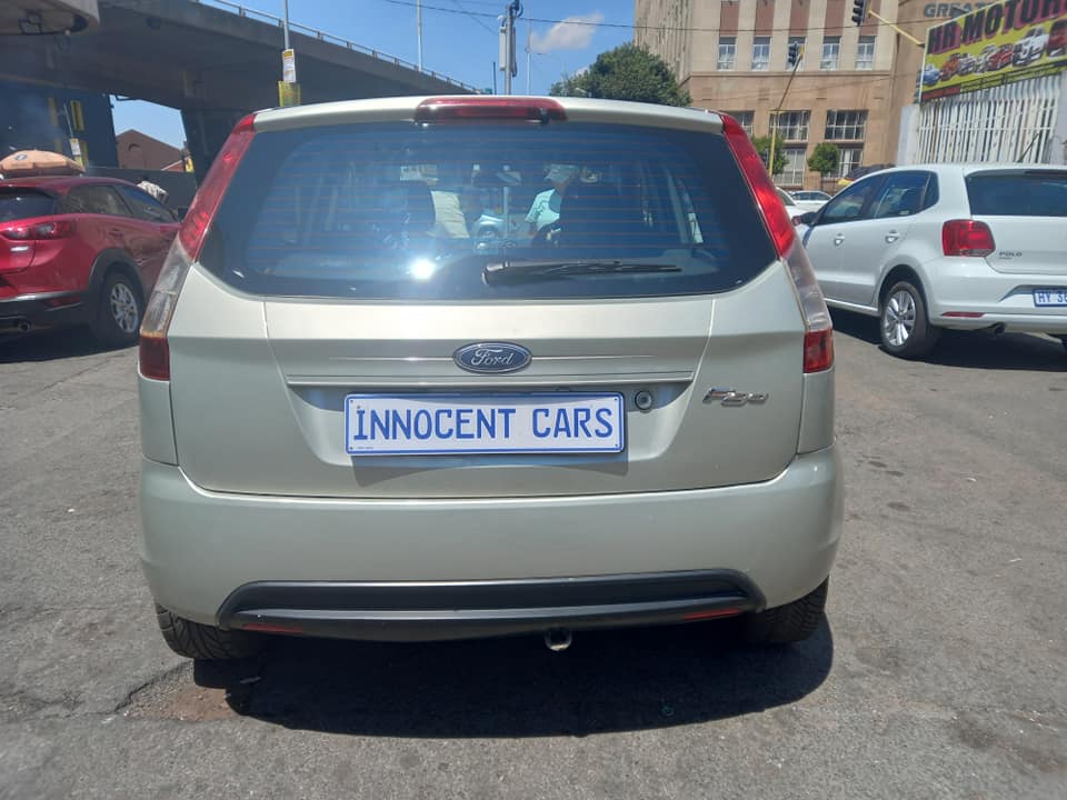 2014 FORD FIGO 1.4 PETROL HATCHBACK, MANUAL TRANSMISSION, GREEN COLOUR