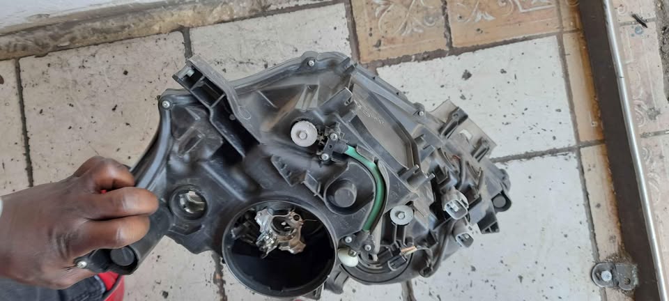 LEXUS RIGHT SIDE HEADLIGHT - Private Seller
