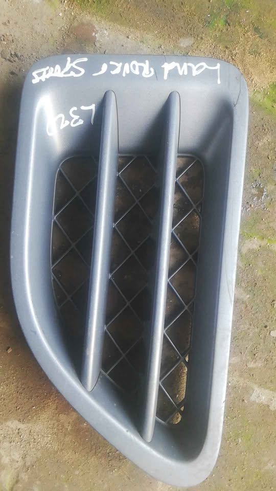 LAND ROVER SPORTS L320 RIGHT SIDE GRILL FOR SALE DELIVERY AVAILABLE COUNTRY WIDE - Private Seller LAND ROVER SPORTS L320 RIGHT SIDE GRILL FOR SALE DELIVERY AVAILABLE COUNTRY WIDE - Private Seller