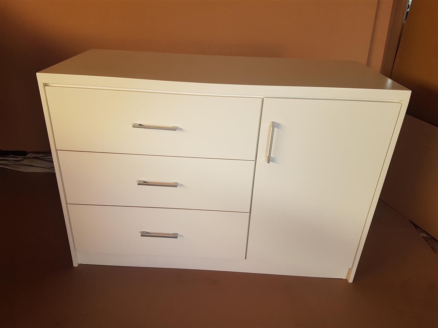 Chest Of Drawers Item Code Ky 04 Price R2999 00 Junk Mail