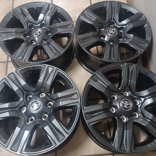 17 inch Toyota Hilux/Fortuner original mags set for - Private Seller 17 inch Toyota Hilux/Fortuner original mags set for - Private Seller
