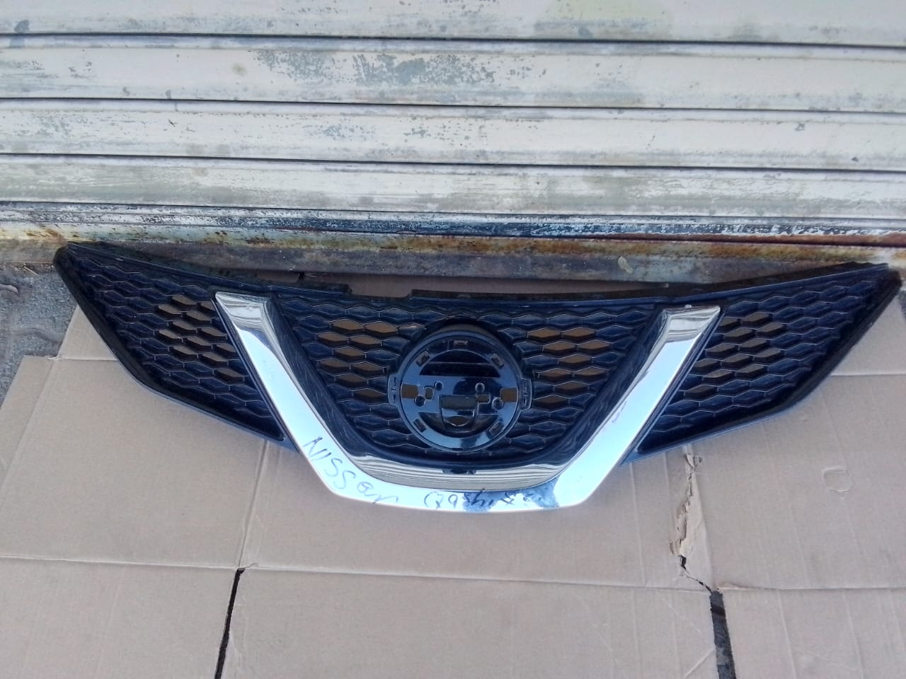 (2010-2015) NISSAN QAISHQAI FRONT GRILL FOR SALE - Private Seller (2010-2015) NISSAN QAISHQAI FRONT GRILL FOR SALE - Private Seller
