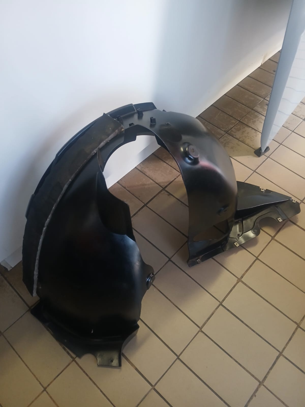 2020 VW POLO 8 LEFT FENDER LINER IN GOOD CONDITION - Private Seller 2020 VW POLO 8 LEFT FENDER LINER IN GOOD CONDITION - Private Seller