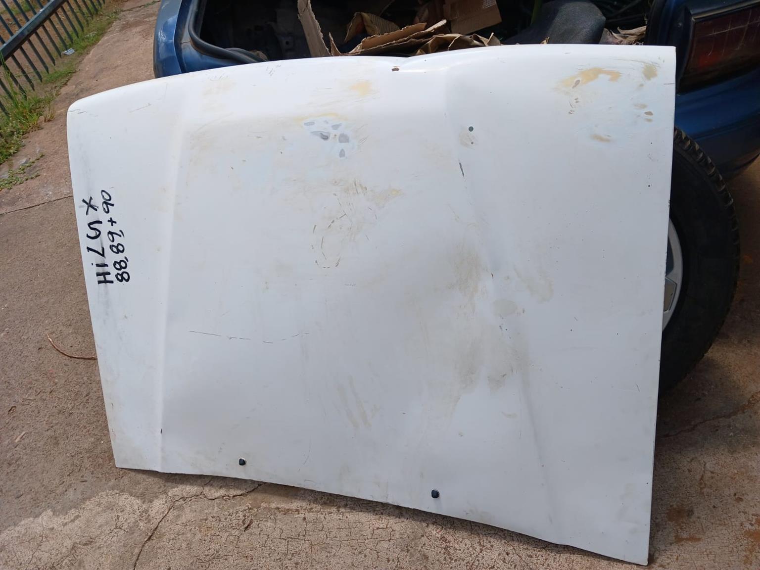 TOYOTA HILUX 89, 99, 90 Bonnet and fenders for sale