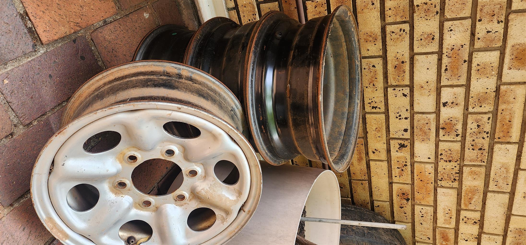 Nissan NP300 Rims - Private Seller Nissan NP300 Rims - Private Seller