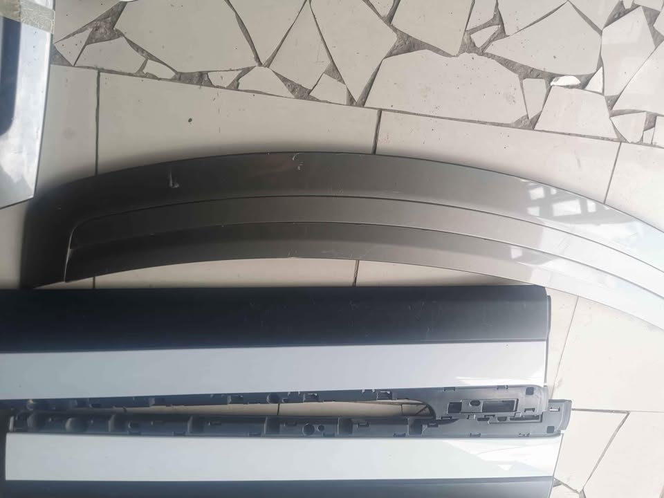 Range Rover voque side skirts /beadings - Private Seller Range Rover voque side skirts /beadings - Private Seller