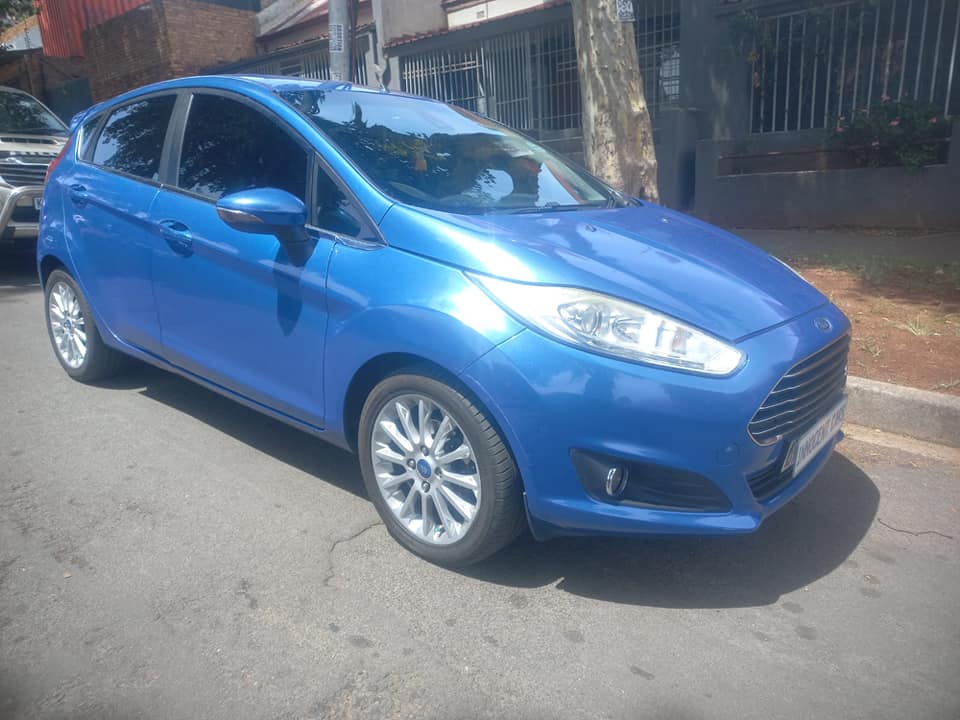 2015 FORD FIESTA ECOBOOST TITANIUM 1.0 PETROL, MANUAL, BLUE COLOR, MILEAGE 87000KMS.