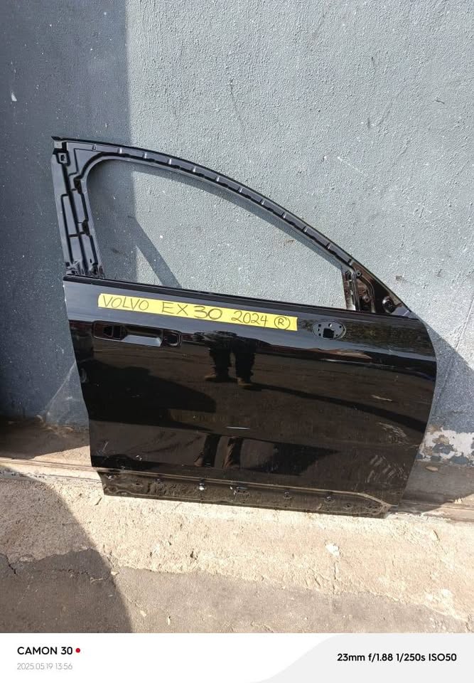 Volvo EX30 2024 Right front door - Private Seller Volvo EX30 2024 Right front door - Private Seller