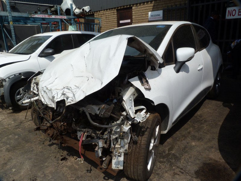 Renault Clio IV 900T Dynamique Manual White - 2013 STRIPPING FOR SPARES - Private Seller