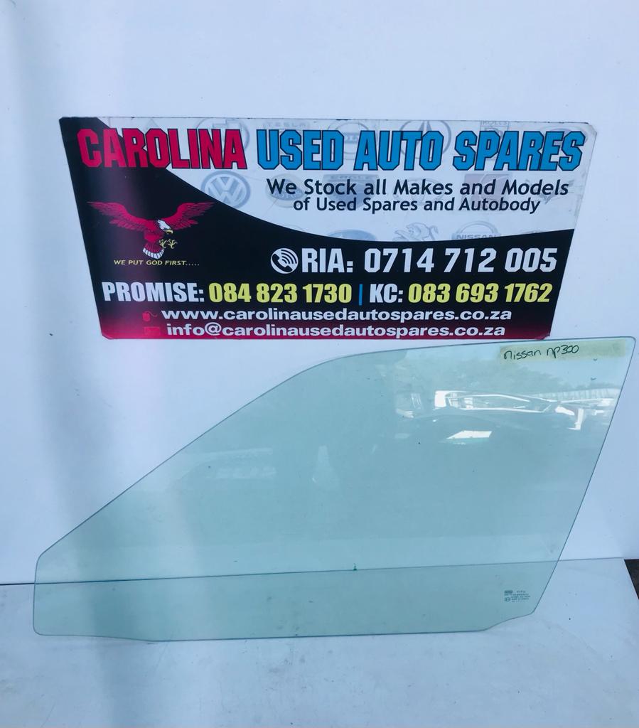 Nissan NP300 left side door glass - Private Seller