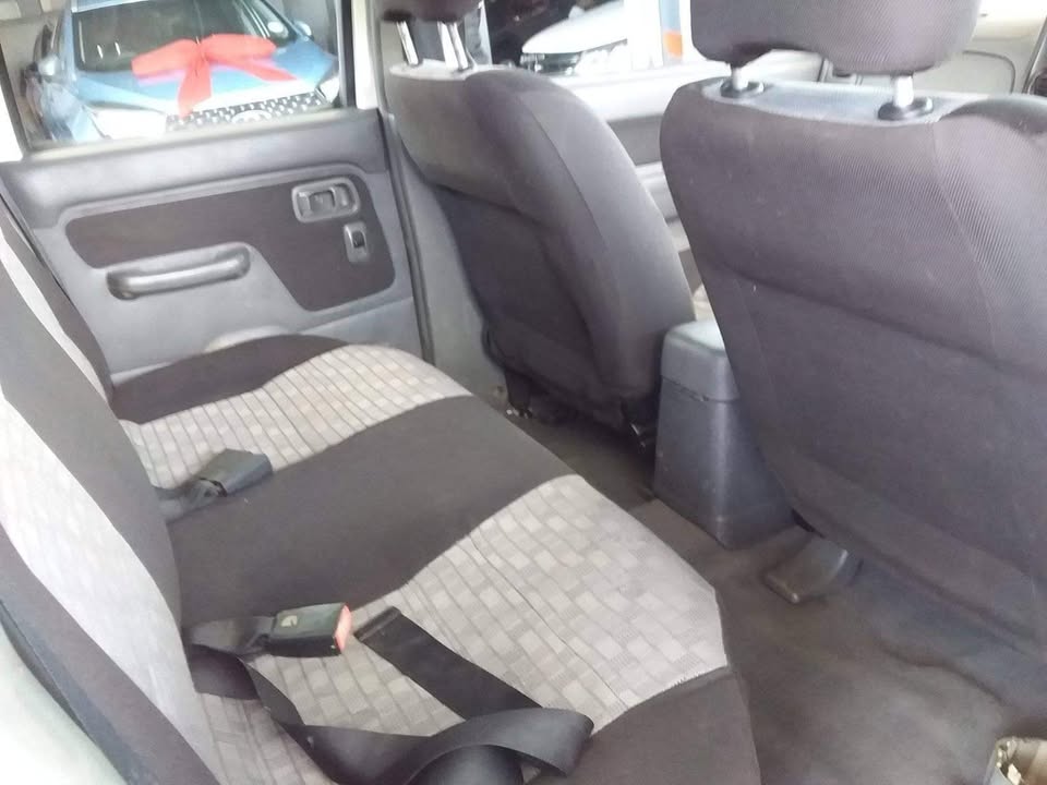 2006 Nissan NP300 Hard Body canopy 2006