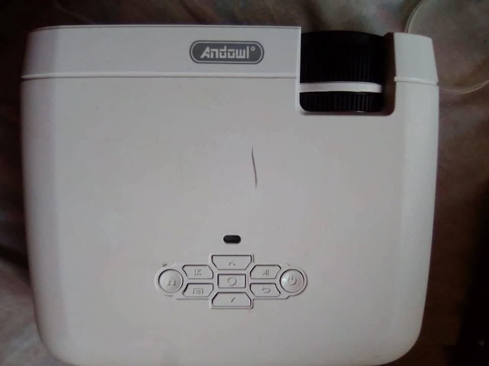 HD professional Projector with Remote.Still new in Box .