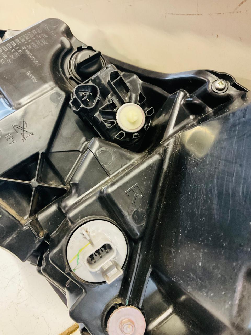 Honda BR-V right side Full LED dynamic headlight - Private Seller Honda BR-V right side Full LED dynamic headlight - Private Seller