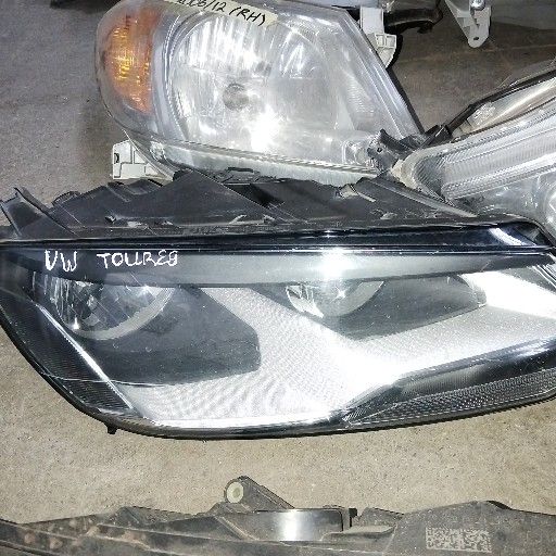 VW touareg headlight - Private Seller