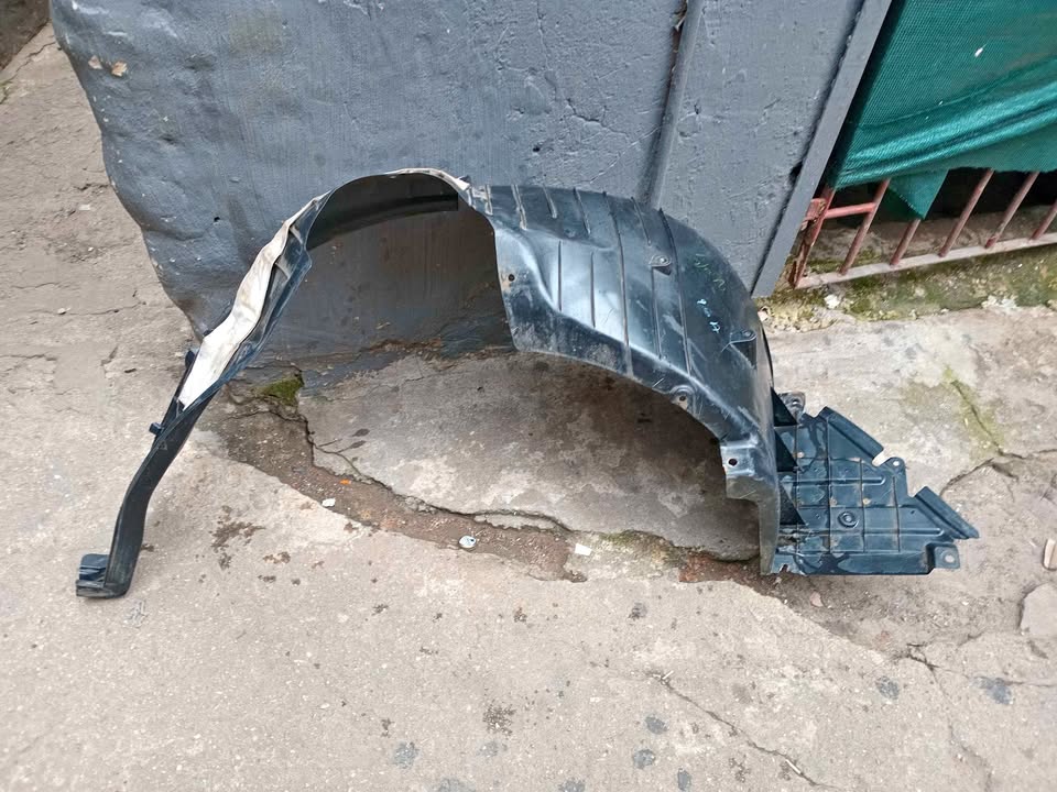 Suzuki Swift 3 / Dzire Front Fender Liner Right - Private Seller Suzuki Swift 3 / Dzire Front Fender Liner Right - Private Seller