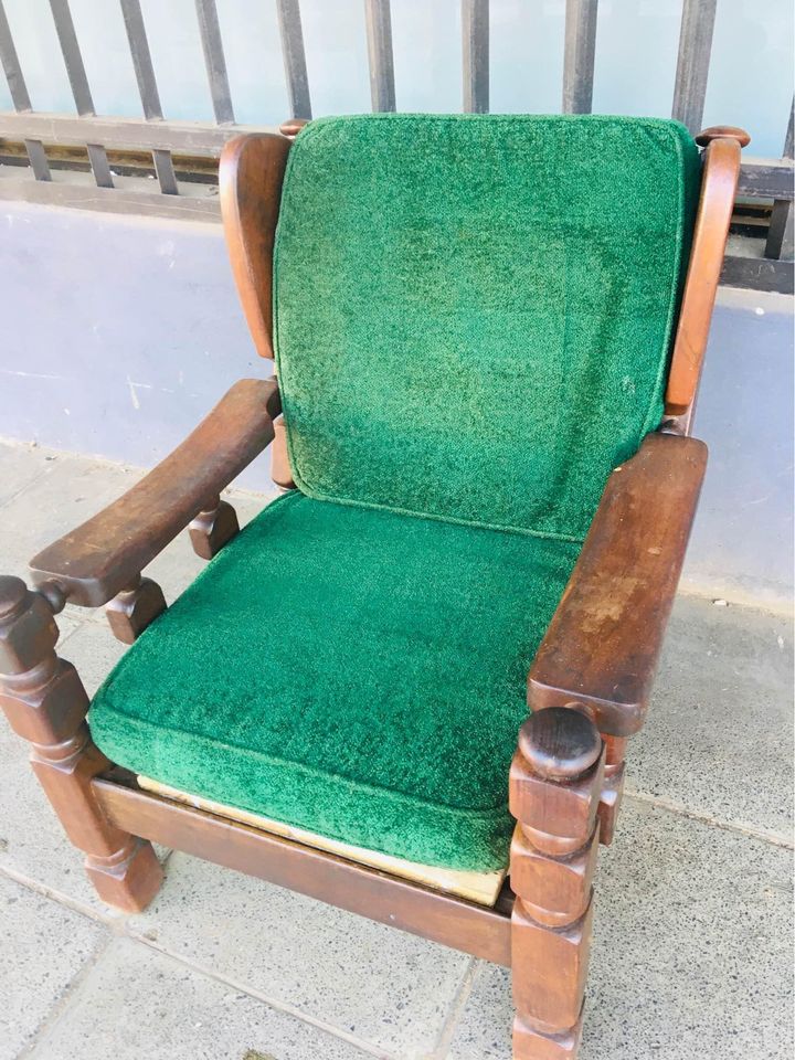 Auntique chair  I have 2