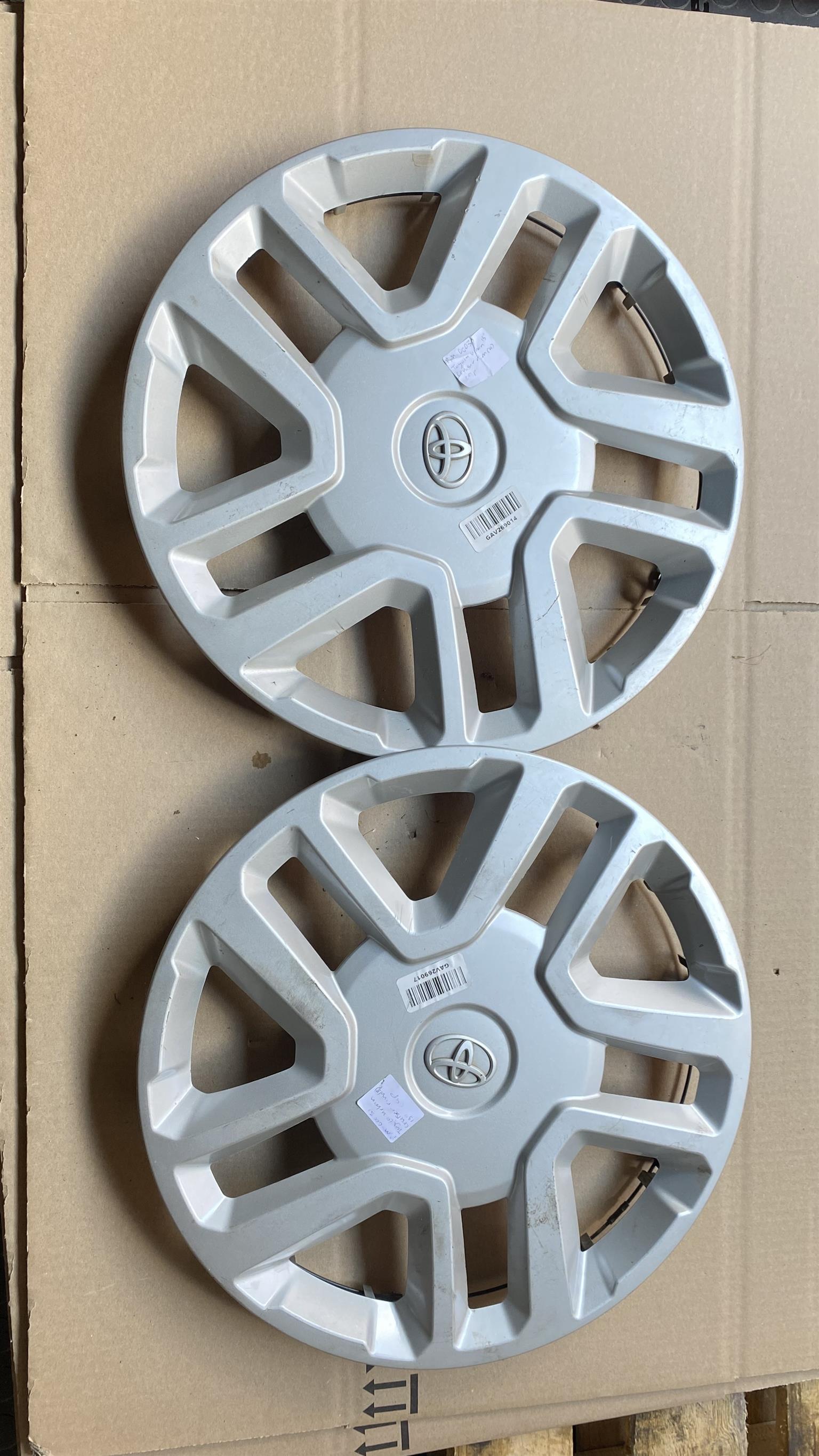 Toyota urban cruiser/Quantum rims(4) And wheel caps(2)