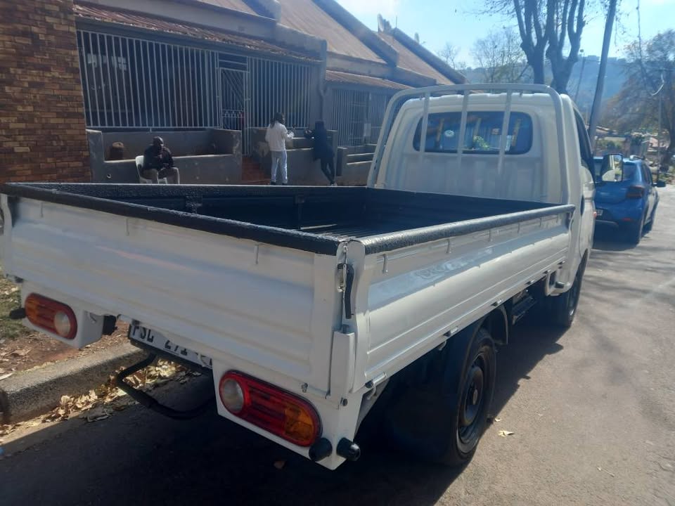 2013 Hyundai H100 2.6 Diesel, Manual, White, 105000kms