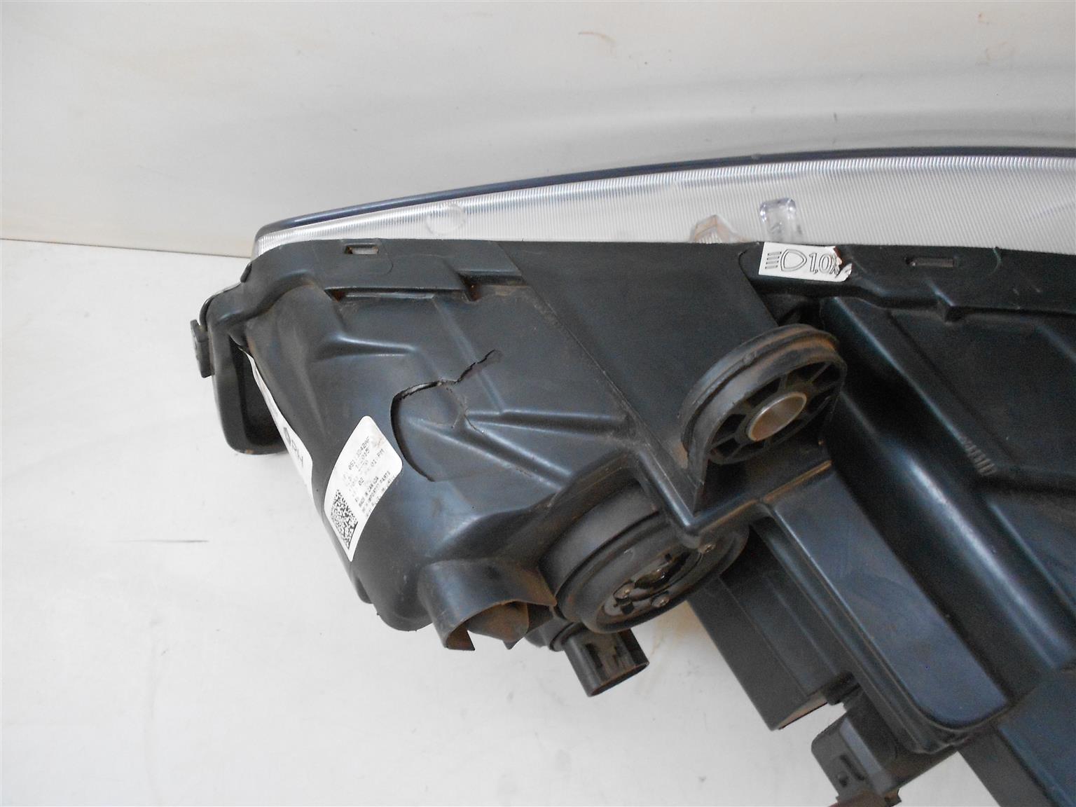 Chrysler voyager Right headlight - Private Seller
