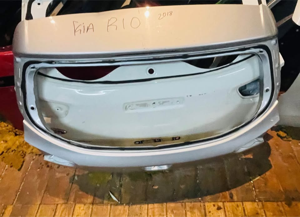 Kia Rio tailgate - Private Seller Kia Rio tailgate - Private Seller