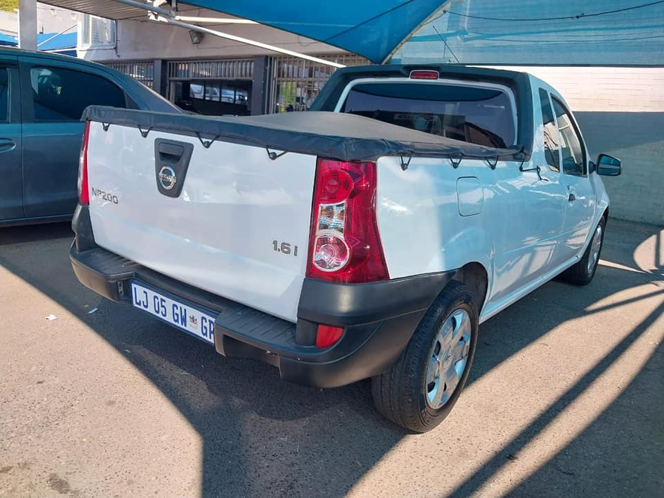 2016 NISSAN NP200 1.6 109 000KM MANUEL PETROL WHITE COLOR
