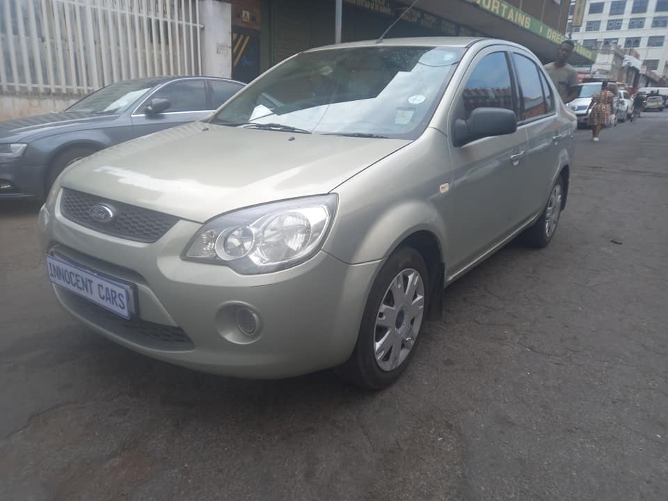 2015 FORD IKON 1.6 PETROL, MANUAL TRANSMISSION, SILVER GOLD COLOR, MILEAGE 92000KM