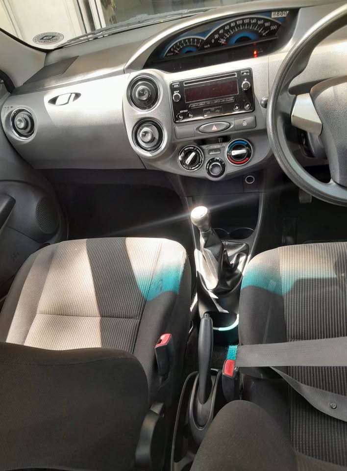 2017 TOYOTA ETIOS 1.5 HATCHBACK MANUAL