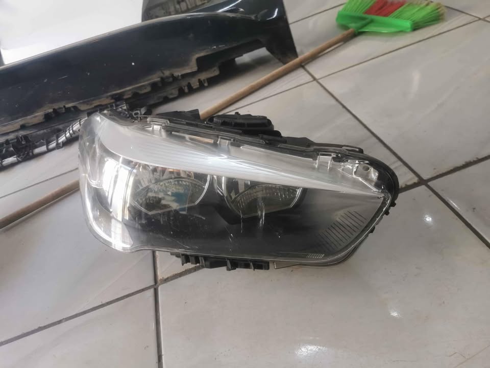 BMW X3 F48 right normal headlight - Private Seller