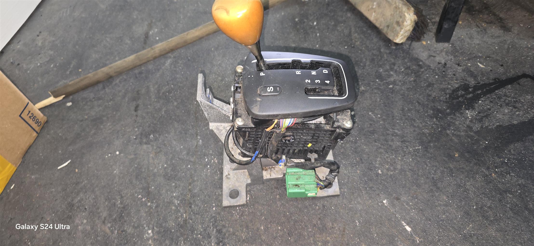 Jaguar Xtype X400 2.1Petrol Gear selector with sport button in good condition. - Private Seller Jaguar Xtype X400 2.1Petrol Gear selector with sport button in good condition. - Private Seller