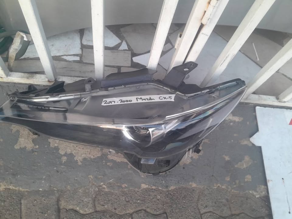 2017-2020 MAZDA CX5 LEFT SIDE HEADLIGHT FOR SALE