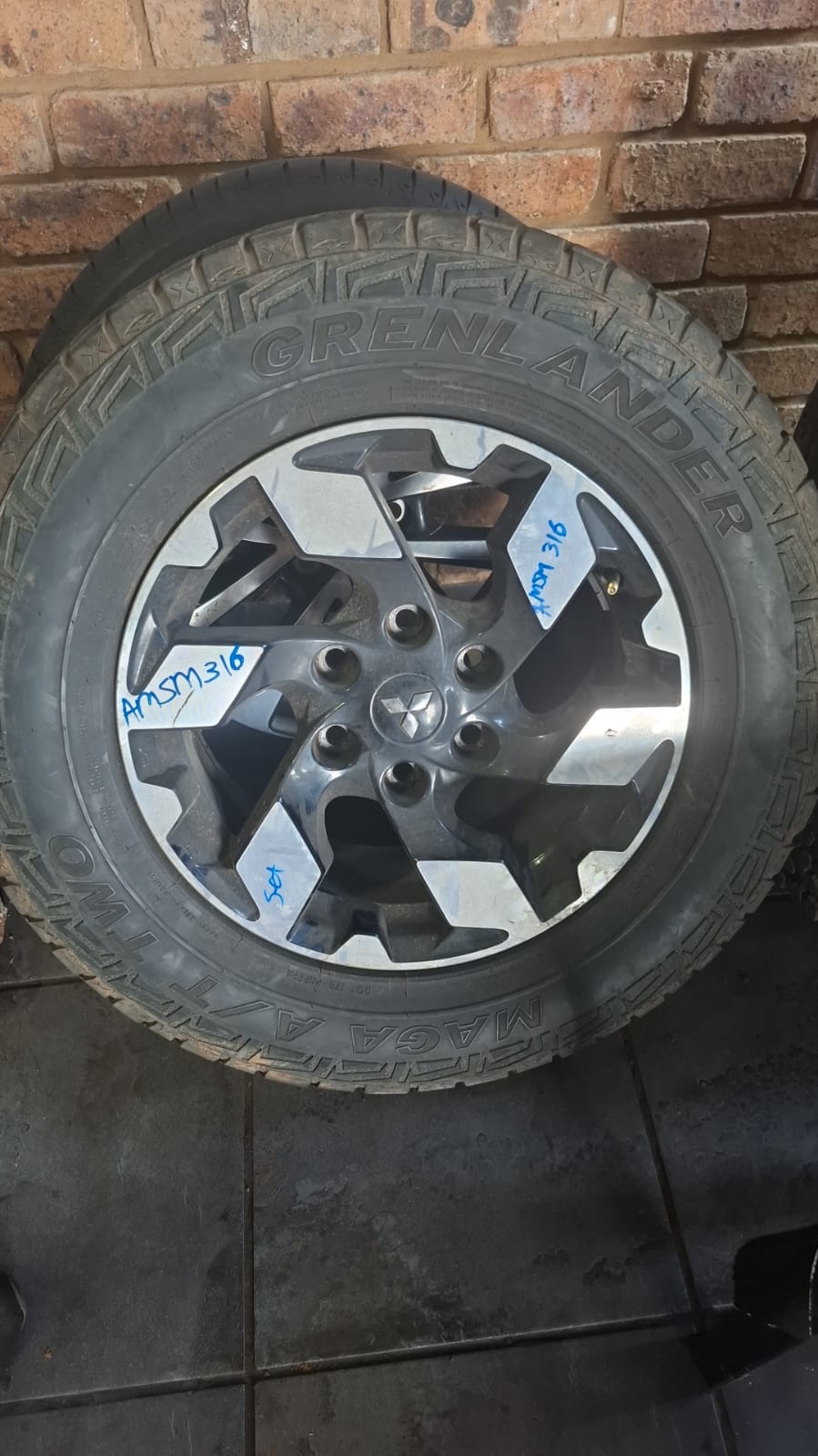 Mitsubishi Triton 2018 Alloy Rim and Tire Package – Used Mitsubishi Triton 2018 Alloy Rim and Tire Package – Used