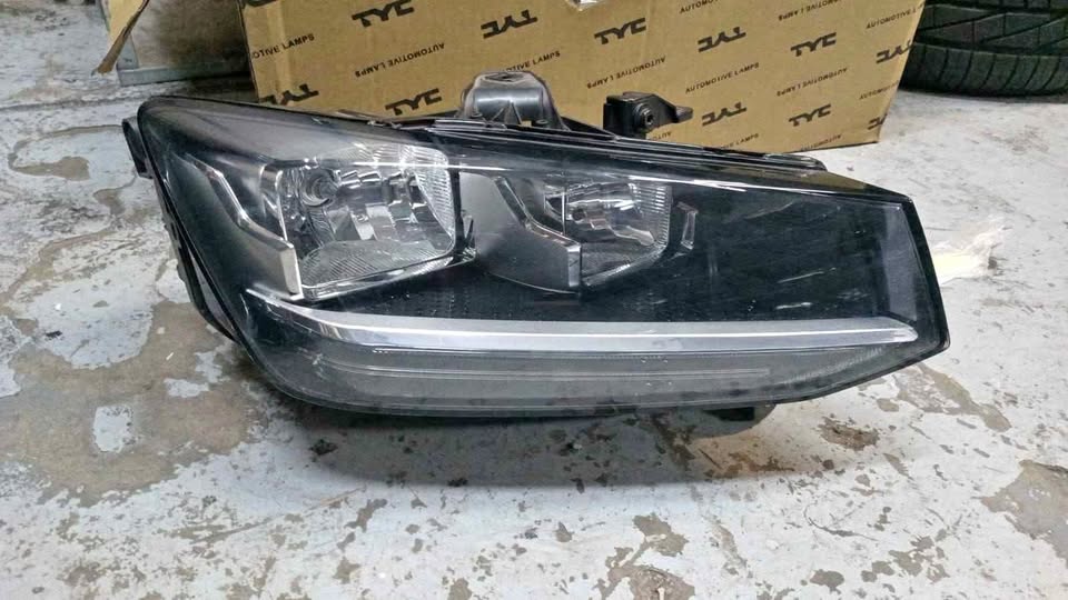 AUDI Q2 HEADLIGHTS - Private Seller AUDI Q2 HEADLIGHTS - Private Seller