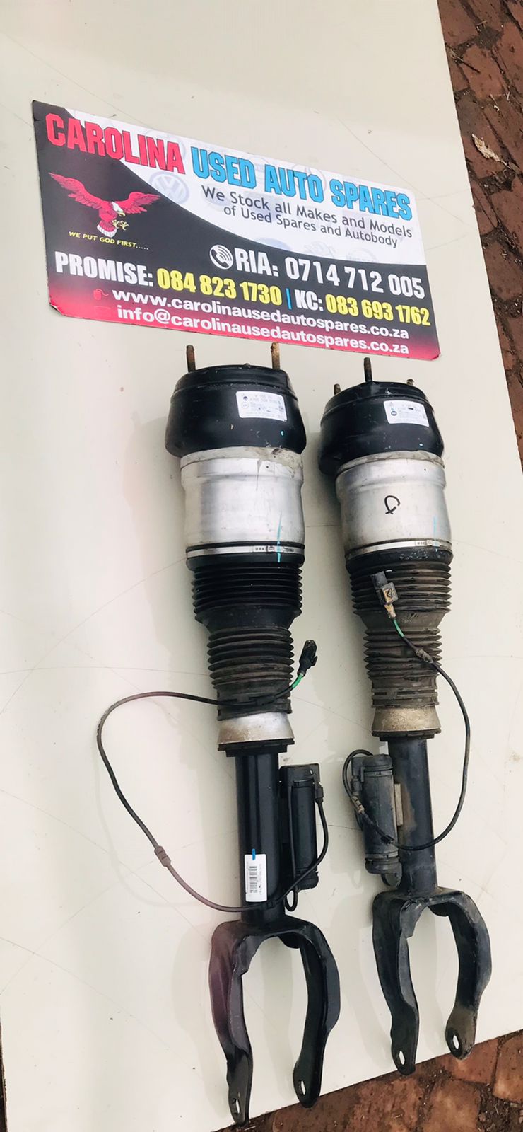 Mercedes Benz W166 GLE front shock absorber left and right side - Private Seller Mercedes Benz W166 GLE front shock absorber left and right side - Private Seller