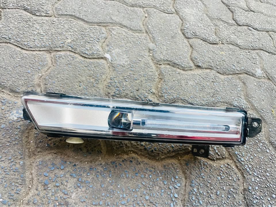 Land Rover Discovery fog light 2017 - Private Seller